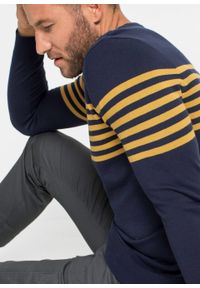 Sweter bonprix ciemnoniebieski w paski. Kolor: niebieski. Materiał: materiał, bawełna, akryl. Wzór: paski #4