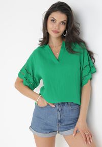 Born2be - Zielona Bluzka z Ażurowymi Rękawami i Kołnierzem Lenzie. Kolor: zielony. Materiał: jeans. Długość: krótkie. Wzór: ażurowy #3