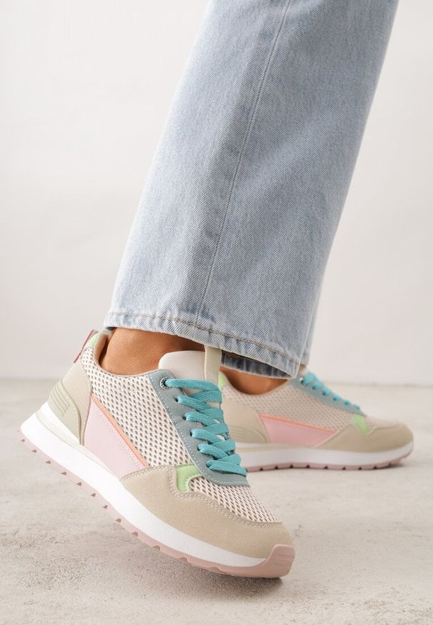 Renee - Beżowe Sneakersy z Siateczką i Modnymi Wstawkami Corona. Okazja: na co dzień. Kolor: beżowy. Materiał: jeans