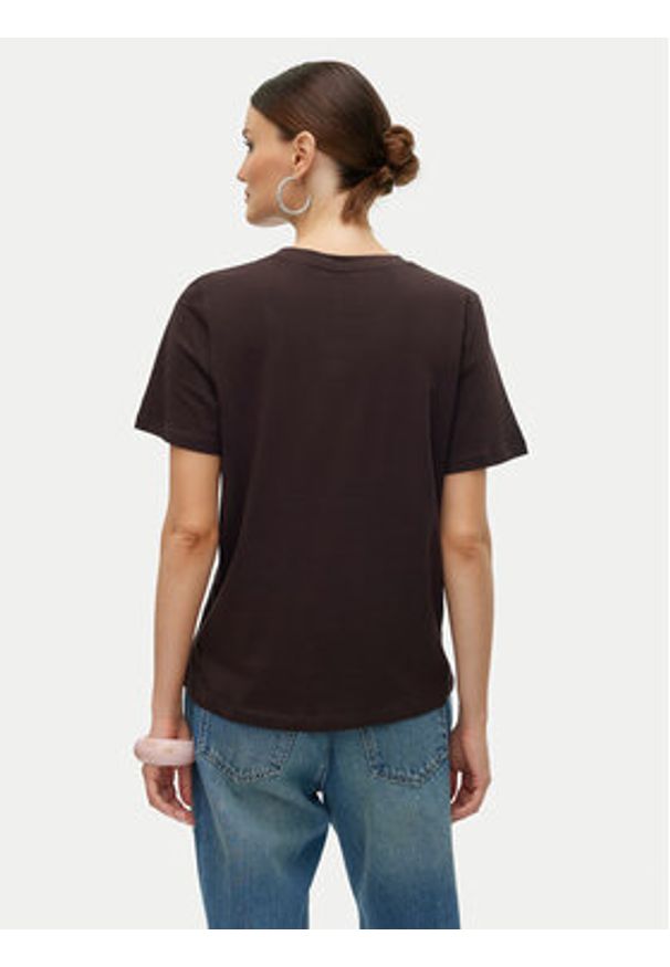 Vero Moda T-Shirt Paulina 10316991 Brązowy Regular Fit. Kolor: brązowy. Materiał: bawełna