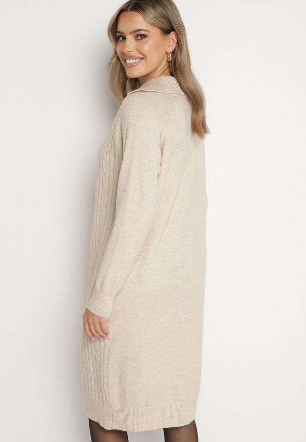 Born2be - Jasnobeżowa Sukienka z Bawełną i Wełną z Kołnierzykiem na Suwak Tereithra. Okazja: na co dzień, na spotkanie biznesowe. Kolor: beżowy. Materiał: bawełna, wełna. Typ sukienki: proste. Styl: biznesowy, casual, elegancki, wizytowy