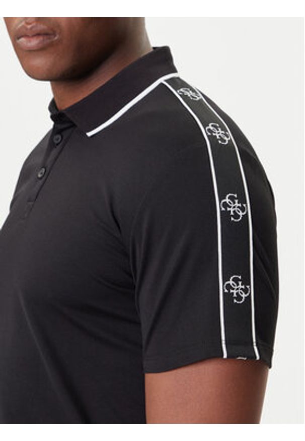 Guess Polo M4YP40 KARS0 Czarny Regular Fit. Typ kołnierza: polo. Kolor: czarny. Materiał: bawełna, syntetyk
