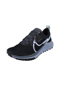 Buty Do Biegania Damskie Nike W React Pegasus Trail 4. Zapięcie: sznurówki. Kolor: czarny. Materiał: guma, syntetyk, tkanina, materiał. Szerokość cholewki: normalna. Sport: bieganie