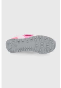 New Balance Buty dziecięce PV574WM1 kolor różowy. Nosek buta: okrągły. Zapięcie: rzepy. Kolor: różowy. Materiał: guma. Model: New Balance 574 #2