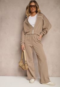 Renee - Beżowy Retro Komplet Dresowy z Wiskozą Bluza i Spodnie o Szerokim Kroju Selriza. Kolor: beżowy. Materiał: dresówka, wiskoza. Wzór: aplikacja #3