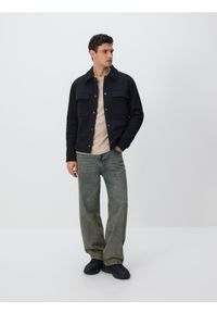 Reserved - Kurtka koszulowa z kołnierzem - czarny. Kolor: czarny. Materiał: dzianina. Wzór: gładki