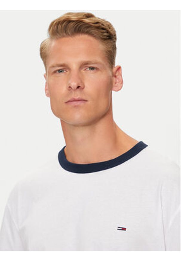 Tommy Jeans T-Shirt Flag Ringer DM0DM19730 Biały Slim Fit. Kolor: biały. Materiał: bawełna
