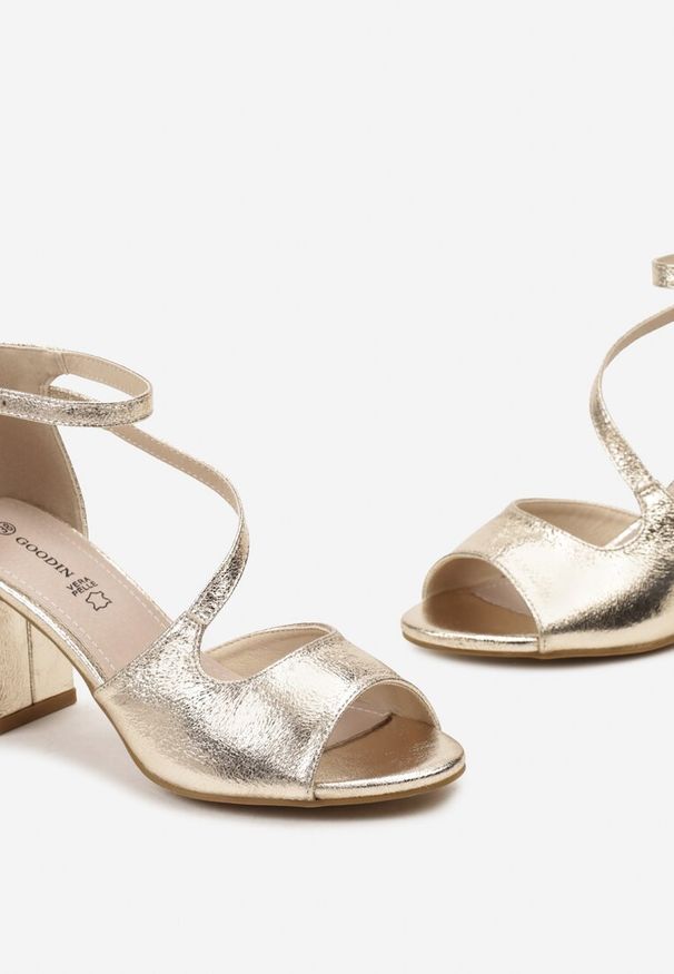 Renee - Złote Eleganckie Sandały na Powlekanym Obcasie ze Skórzaną Wkładką Brigides. Kolor: złoty. Materiał: skóra. Obcas: na obcasie. Styl: elegancki. Wysokość obcasa: średni