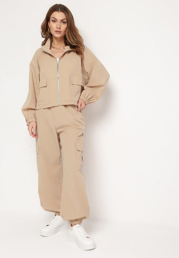 Born2be - Beżowy Komplet Dresowy Rozpinana Bluza ze Ściągaczem i Spodnie Bojówki z Elastyczną Gumką w Pasie Ellsera. Kolor: beżowy. Materiał: dresówka