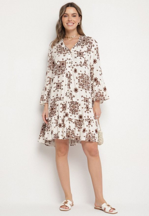 Born2be - Brązowa Wiskozowa Sukienka z Geometrycznym Wzorem Filavara. Okazja: na co dzień. Kolor: brązowy. Materiał: wiskoza. Wzór: geometria. Typ sukienki: proste. Styl: casual, klasyczny