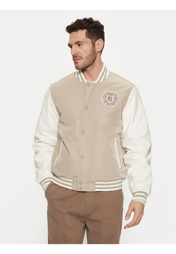 Guess Kurtka bomber M5RL19 WGU82 Khaki Regular Fit. Kolor: beżowy, brązowy. Materiał: syntetyk
