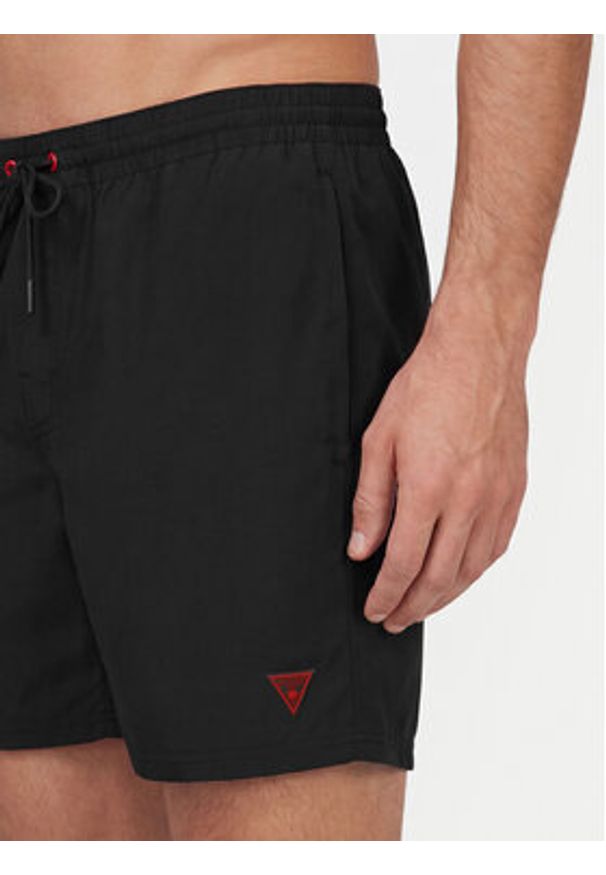 Guess Szorty kąpielowe F6GT24 WG282 MEDIUM Czarny Regular Fit. Kolor: czarny. Materiał: syntetyk