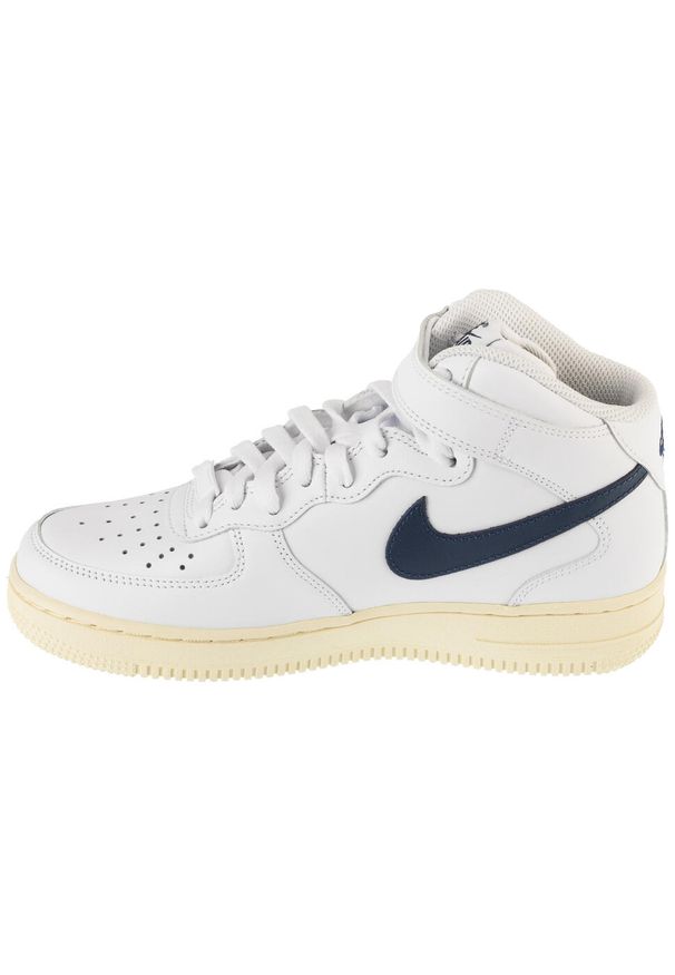 Nike - Buty sportowe Sneakersy damskie, Air Force 1 '07 Mid. Kolor: biały. Model: Nike Air Force. Sport: turystyka piesza