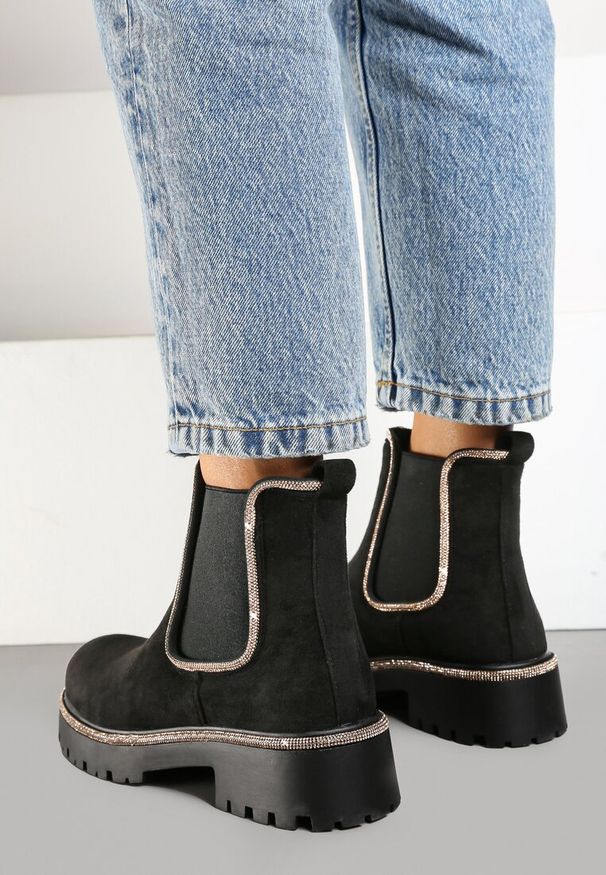 Renee - Czarne Botki na Platformie w Stylu Sztybletów Ozdobione Cyrkoniami Asintelia. Okazja: na co dzień. Kolor: czarny. Materiał: jeans. Wzór: aplikacja. Obcas: na platformie. Styl: street, elegancki, casual