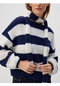 Reserved - Sweter z szalem - granatowy. Kolor: niebieski. Materiał: dzianina