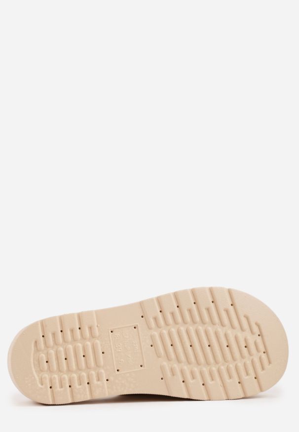 Born2be - Beżowe Klapki na Grubej Podeszwie z Dwoma Klamrami Xenienne. Okazja: na co dzień. Kolor: beżowy. Materiał: jeans. Wzór: ażurowy. Styl: casual, klasyczny