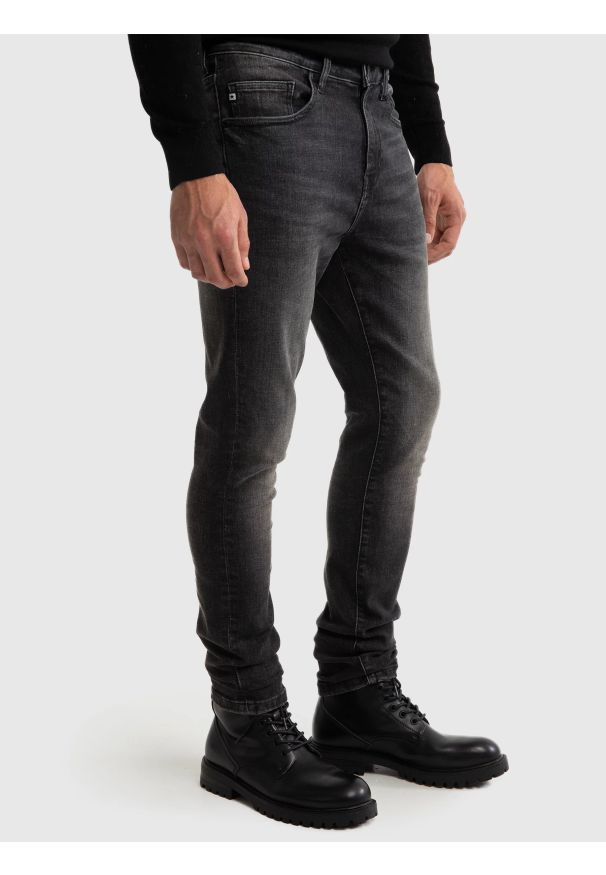 Big-Star - Jeansy męskie z wysokim stanem z przetarciami czarne Deric High Waist 913. Okazja: na co dzień. Stan: podwyższony. Kolor: czarny. Styl: casual, elegancki, retro