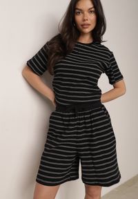 Born2be - Czarne Bawełniane Szorty w Paski z Wysokim Stanem w Stylu Casual Naunea. Okazja: na co dzień. Stan: podwyższony. Kolor: czarny. Materiał: bawełna. Długość: długie. Wzór: paski. Sezon: lato. Styl: casual #1