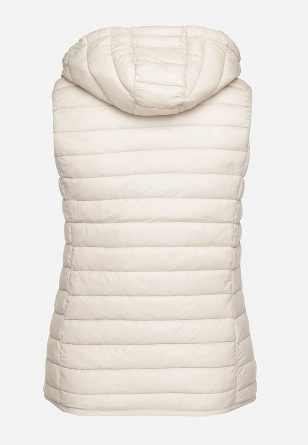 Born2be - Jasnobeżowa Pikowana Kamizelka z Odpinanym Kapturem i Kieszeniami na Suwak Nairisse. Okazja: na co dzień. Kolor: beżowy. Materiał: jeans. Styl: elegancki, casual