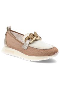 Półbuty damskie Hispanitas, ze skóry naturalnej z wsuwanym krojem i ozdobą na podbiciu posiada przeszycia na cholewce, beżowe, HV264834 Formentera-V2. Okazja: na co dzień. Kolor: beżowy. Materiał: skóra. Szerokość cholewki: normalna. Wzór: aplikacja. Sezon: wiosna, lato. Styl: casual, elegancki, klasyczny #7