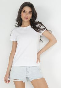 Born2be - Biały Basicowy T-shirt Acatine. Kolor: biały. Materiał: dzianina