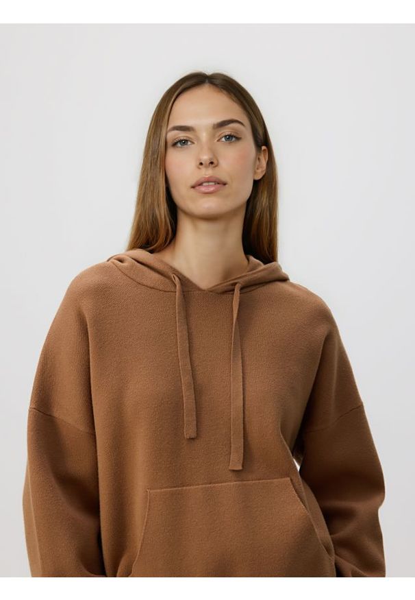 Reserved - Sweter z wiskozą - beżowy. Kolor: beżowy. Materiał: wiskoza