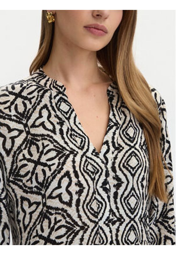 Vero Moda Sukienka codzienna Menny 10341543 Czarny Regular Fit. Okazja: na co dzień. Kolor: czarny. Materiał: wiskoza. Typ sukienki: proste. Styl: casual