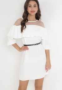 Born2be - Biała Sukienka z Plisowaną Falbanką i Cienkim Paskiem Aniva. Kolor: biały. Materiał: skóra. Długość: mini #2