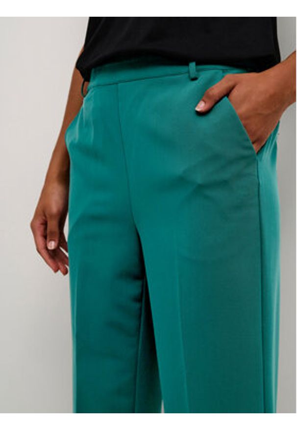 Kaffe Spodnie materiałowe Sakura 10506127 Zielony Relaxed Fit. Kolor: zielony. Materiał: syntetyk