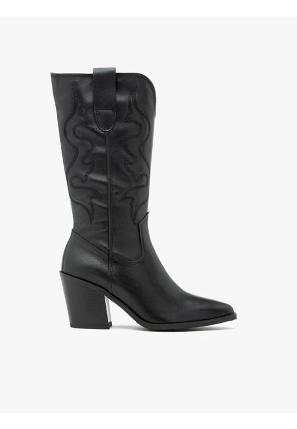 Ryłko - Czarne kozaki kowbojki z haftowaną cholewką. Okazja: na co dzień. Zapięcie: zamek. Kolor: czarny. Szerokość cholewki: normalna. Wzór: haft. Materiał: skóra. Obcas: na obcasie. Styl: street, casual. Wysokość obcasa: średni