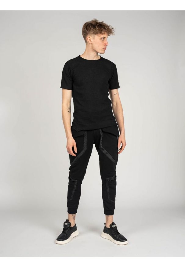 Xagon Man T-Shirt | P22082 V5 8300 | Mężczyzna | Czarny. Okazja: na co dzień. Kolor: czarny. Materiał: bawełna, elastan. Długość: długie. Styl: casual