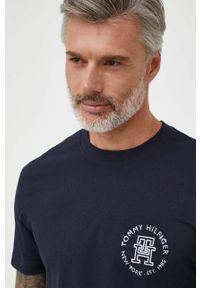 TOMMY HILFIGER - Tommy Hilfiger t-shirt bawełniany kolor granatowy z nadrukiem. Kolor: niebieski. Materiał: bawełna. Wzór: nadruk. Styl: klasyczny #4