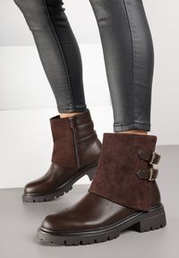 Renee - Brązowe Botki Bikery z Wywiniętą Cholewką i Dwiema Klamrami Parotie. Zapięcie: klamry. Kolor: brązowy. Materiał: jeans. Szerokość cholewki: normalna #5