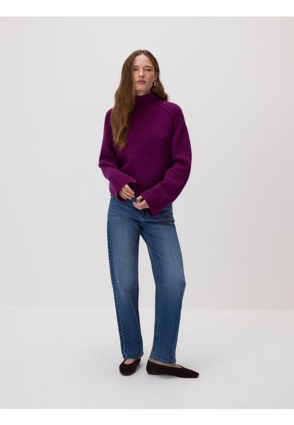 Reserved - Wełniany sweter z golfem - burgundowy. Typ kołnierza: golf. Kolor: czerwony. Materiał: wełna