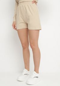 Born2be - Beżowy Bawełniany Komplet Sportowy Bluza z Kapturem i Szorty Izilia. Kolor: beżowy. Materiał: bawełna #3