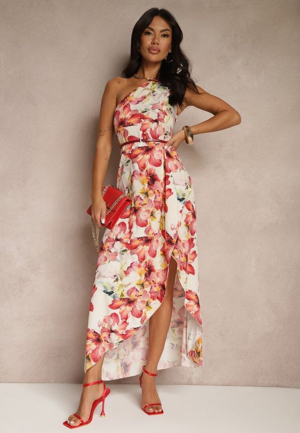 Renee - Czerwona Asymetryczna Sukienka z Wiskozy w Kwiaty Linive. Okazja: na co dzień. Kolor: czerwony. Materiał: wiskoza. Wzór: kwiaty. Typ sukienki: asymetryczne. Styl: klasyczny, casual