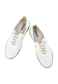 Półbuty damskie Artiker, cholewka ze skóry naturalnej perforowana struktura i zaokrąglony nosek, białe, 58C0441. Kolor: biały. Materiał: skóra. Szerokość cholewki: normalna #5