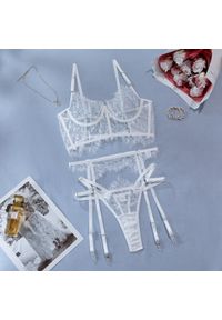 Intica - Koronkowy komplet bielizny z regulowanymi paskami na romantyczne wieczory Yulya. Kolor: biały. Materiał: koronka. Wzór: paski, koronka