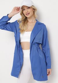 Born2be - Granatowa Kurtka Parka z Klasycznym Kołnierzem Ściągana w Pasie Troczkiem Revapia. Okazja: na spacer, na randkę, do pracy. Kolor: niebieski. Styl: klasyczny #1