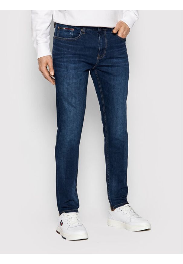 Tommy Jeans Jeansy Austin DM0DM09552 Niebieski Slim Tapered Fit. Kolor: niebieski