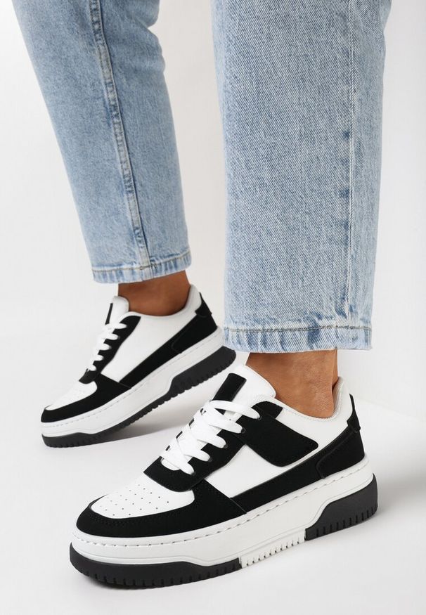 Born2be - Czarno-Białe Sznurowane Sneakersy na Grubej Podeszwie z Błyszczącymi Wstawkami Voluma. Kolor: czarny. Materiał: jeans. Wzór: aplikacja
