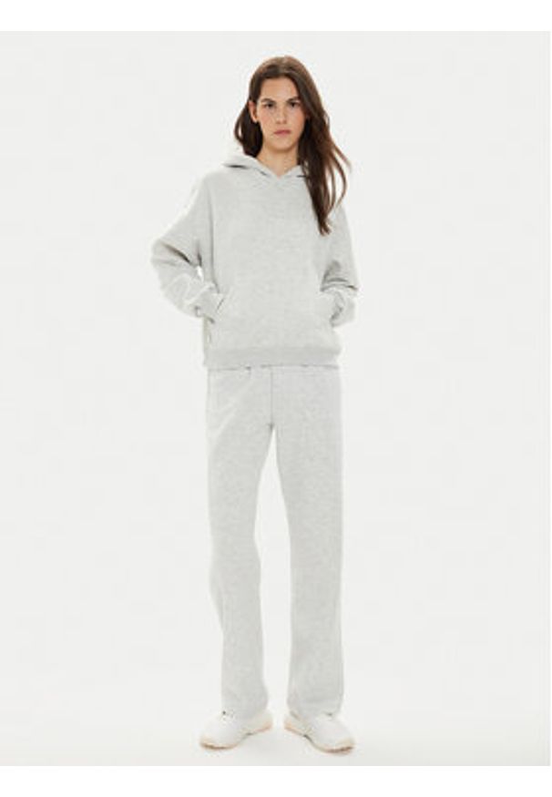 Gina Tricot Bluza 21735 Szary Oversize. Kolor: szary. Materiał: syntetyk, bawełna