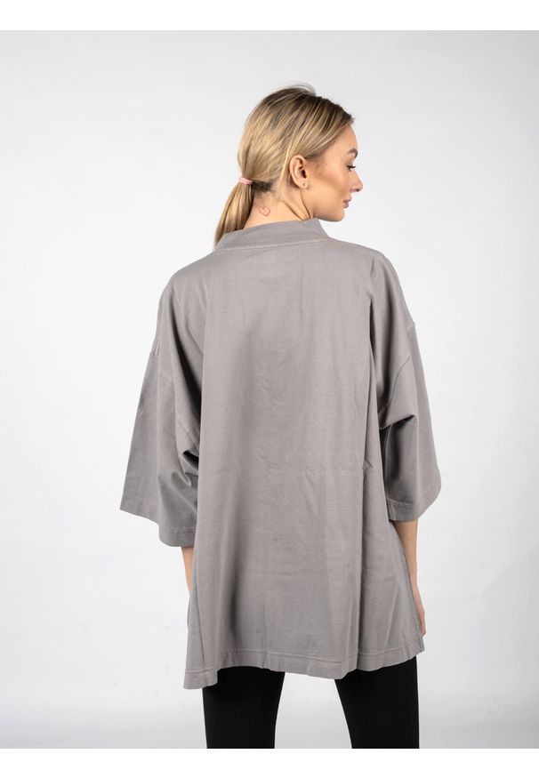 Yeezy Gap Engineered by Balenciaga - Yeezy Gap Engineered By Balenciaga T-Shirt "Logo" | 719614 TMVQ2 | Mężczyzna | Szary. Kolor: szary. Materiał: bawełna. Wzór: nadruk