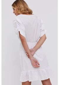 Answear Lab - Sukienka. Kolor: biały. Materiał: tkanina, koronka. Długość rękawa: krótki rękaw. Wzór: gładki. Typ sukienki: rozkloszowane. Styl: wakacyjny #5