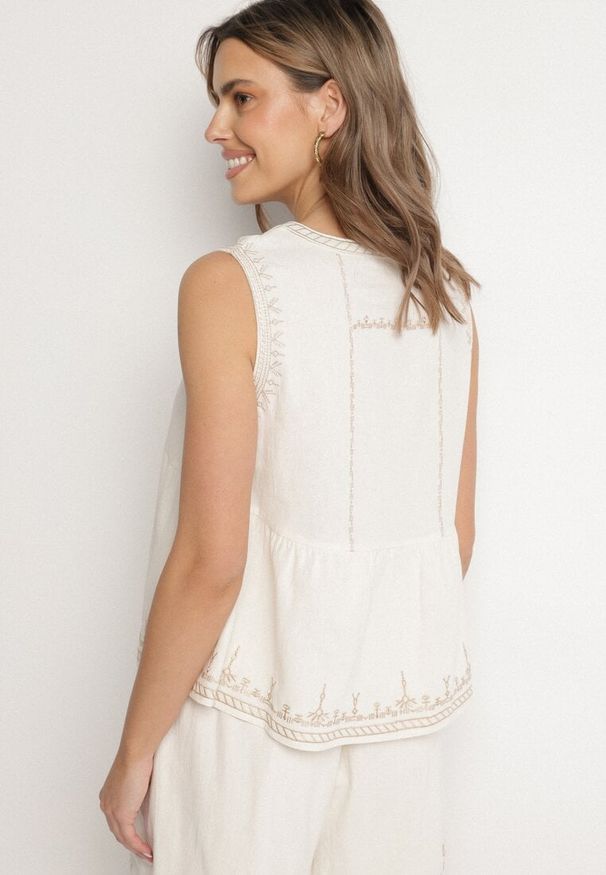Born2be - Jasnobeżowa Bawełniana Bluzka Bez Rękawów z Baskinką i Haftem Koritara. Okazja: na co dzień. Kolor: beżowy. Materiał: bawełna. Długość rękawa: bez rękawów. Wzór: haft. Styl: casual, elegancki