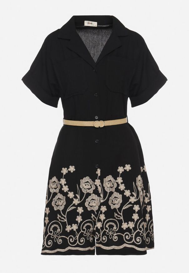 Born2be - Czarna Bawełniana Sukienka Koszulowa o Rozkloszowanym Kroju z Paskiem i Haftem Nalione. Okazja: na co dzień, na imprezę. Typ kołnierza: kołnierzyk klasyczny. Kolor: czarny. Materiał: bawełna. Długość rękawa: krótki rękaw. Wzór: haft. Typ sukienki: koszulowe. Styl: klasyczny, casual, elegancki