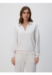 Reserved - Bluza z modalem - beżowy. Kolor: beżowy. Materiał: dzianina