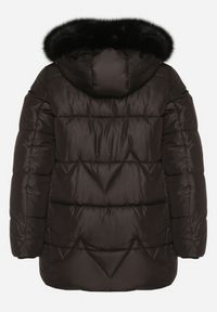 Born2be - Czarna Pikowana Kurtka z Kapturem z Futerkiem Tevea. Okazja: na spotkanie biznesowe, do pracy, na spacer. Typ kołnierza: kaptur. Kolekcja: plus size. Kolor: czarny. Materiał: futro. Styl: klasyczny, biznesowy, elegancki