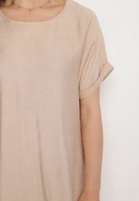 Born2be - Beżowa Pudełkowa Sukienka z Asymetrycznym Dołem Iffusa. Okazja: na co dzień. Kolor: beżowy. Długość rękawa: krótki rękaw. Typ sukienki: asymetryczne. Styl: casual #3