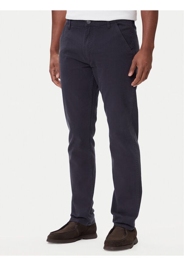 Wrangler Chinosy 112371030 Granatowy Slim Fit. Kolor: niebieski. Materiał: bawełna